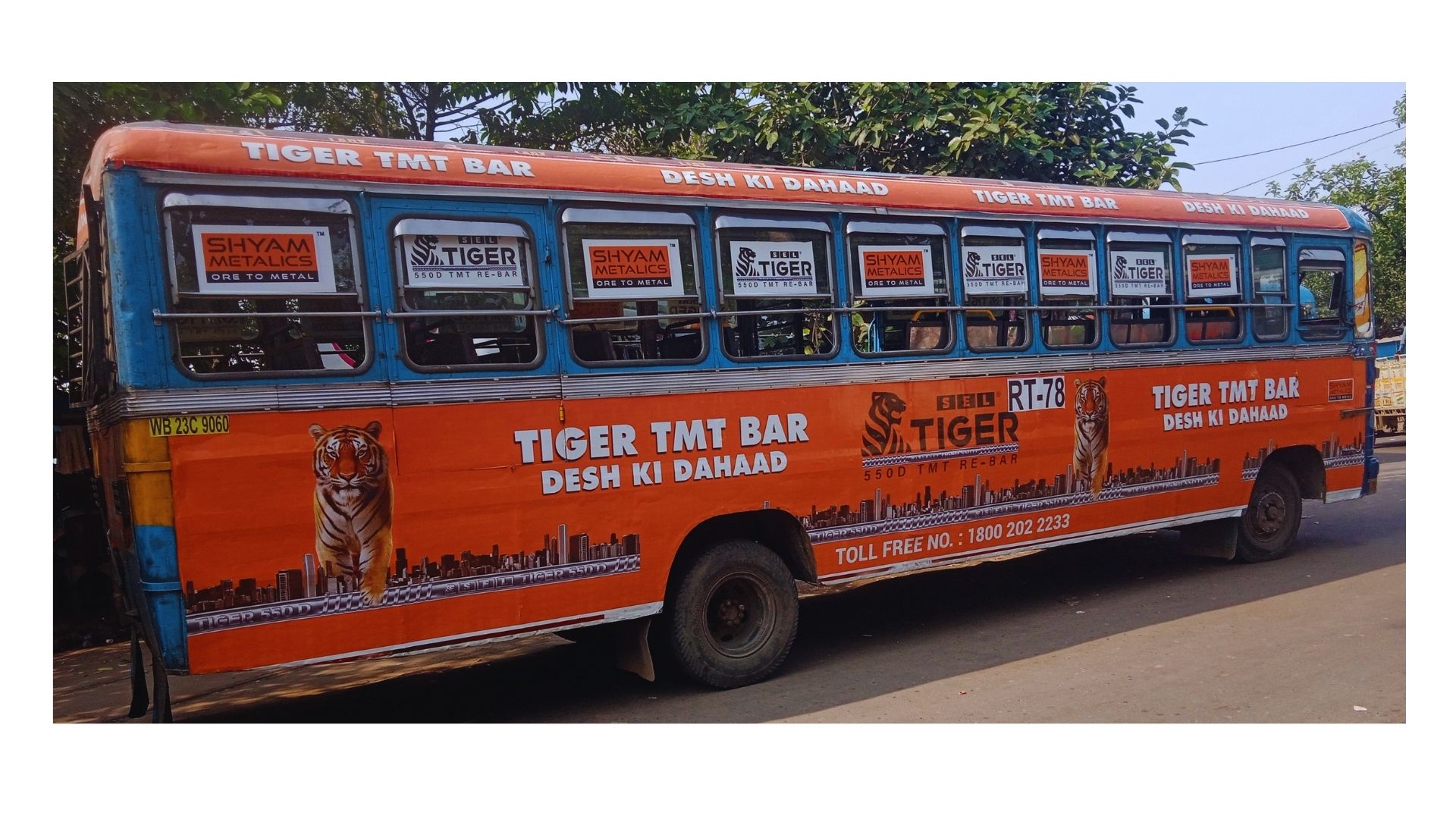 RT-78 Tiger TMT Bus Wrap